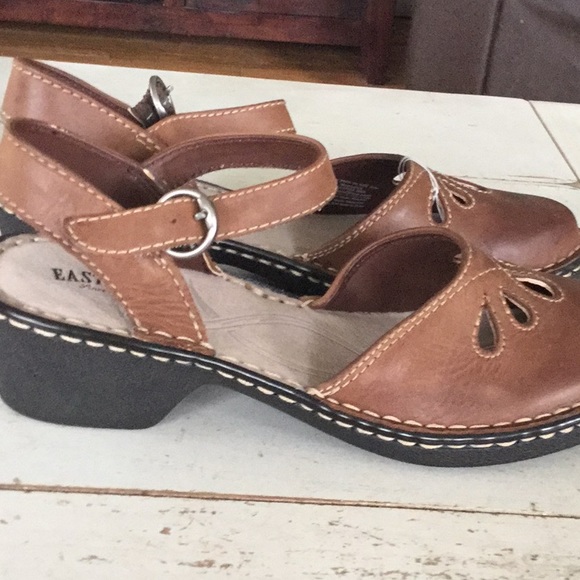 eastland mary jane shoes